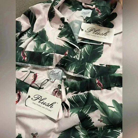 Revolve Plush Short Pajamas Pink Jungle Tropical Size S - Picture 3 of 4